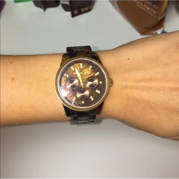 Jet Set Tortoise Shell Watch - Picture 4 of 5